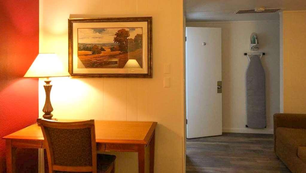 Budget Inn Ontario Room photo