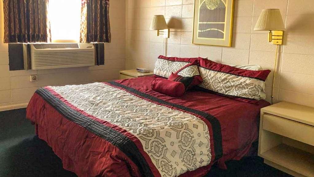 Budget Inn Ontario Room photo